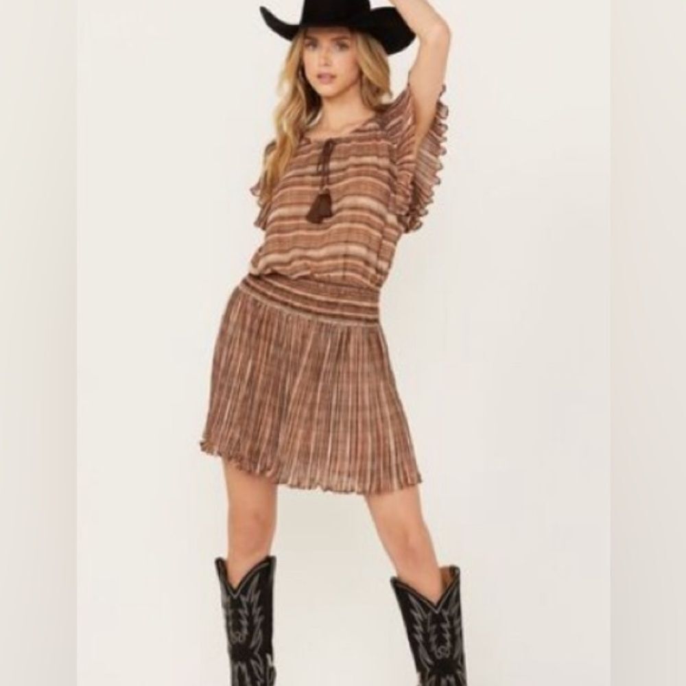 NWT Shyanne DRESS